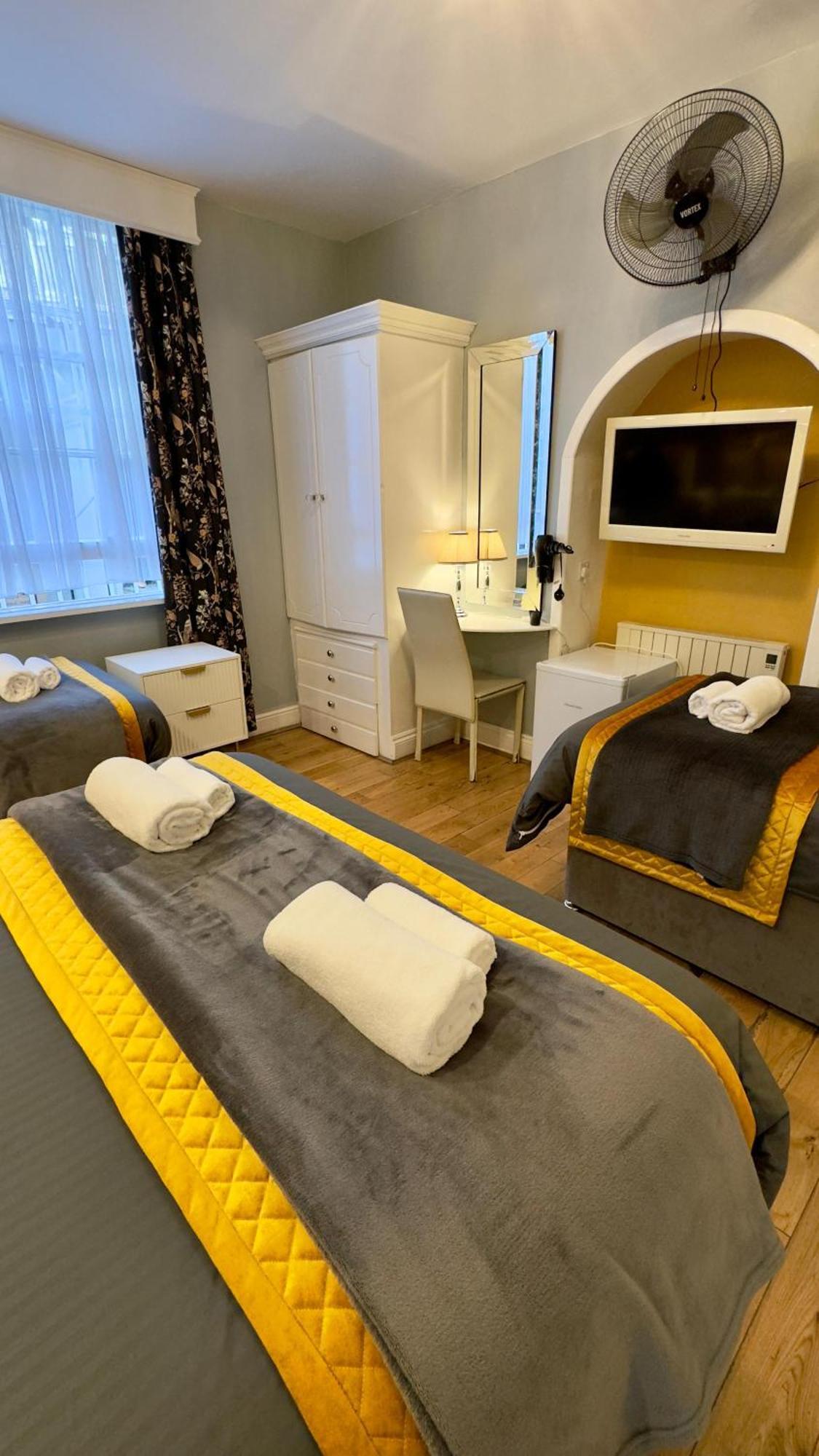 Piccolino Hyde Park B&B