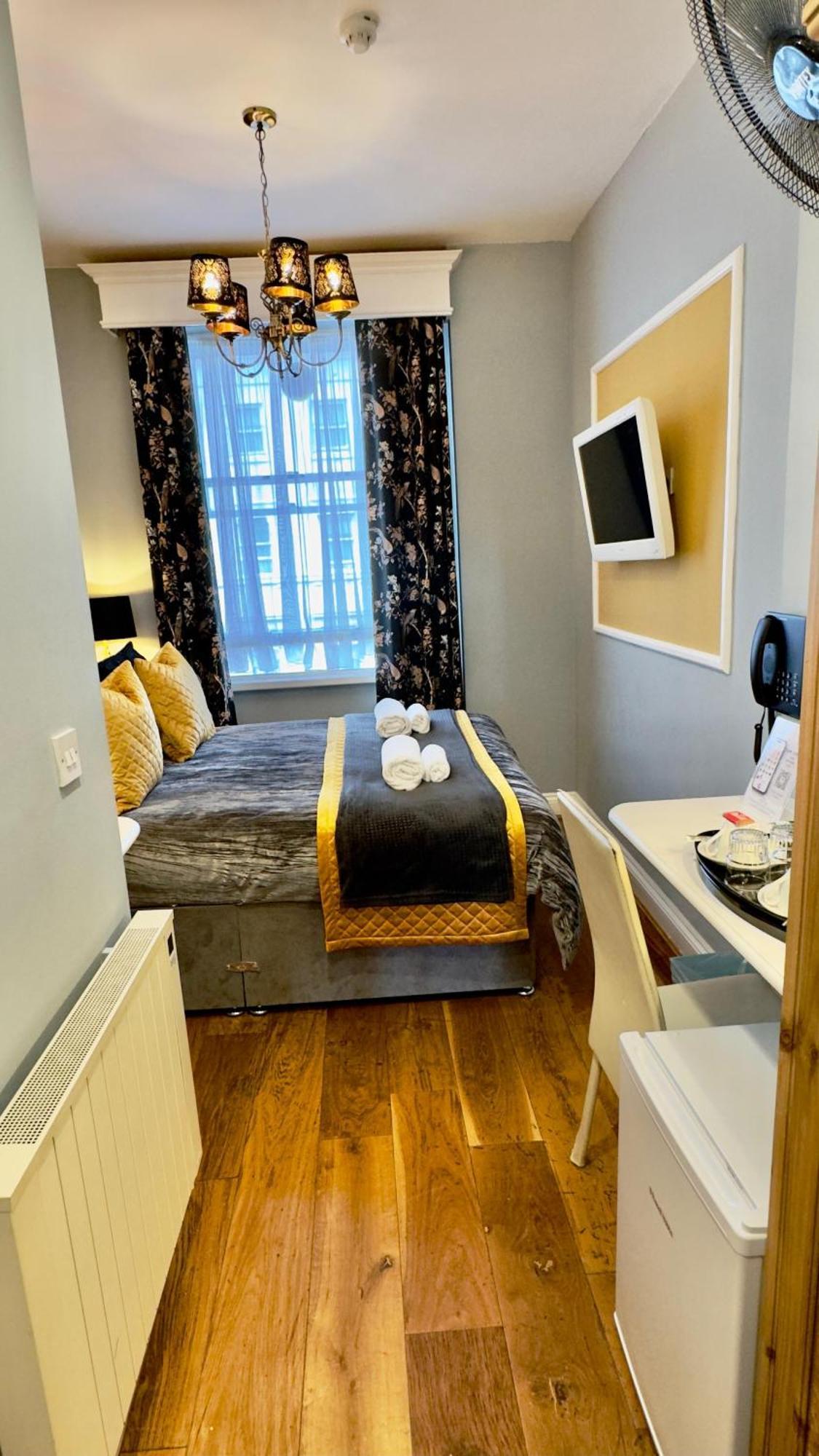 Piccolino Hyde Park B&B